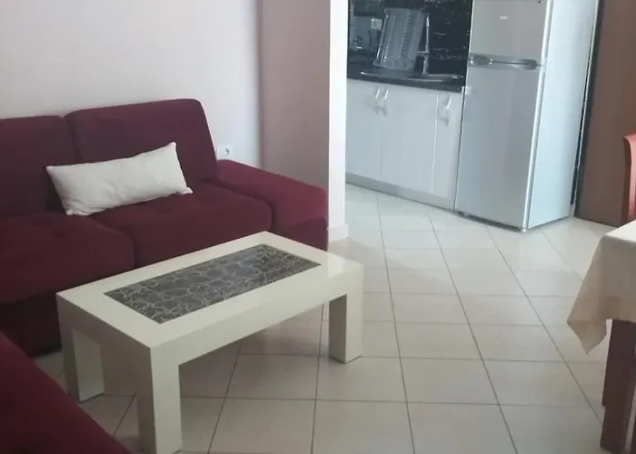 Manoli Lejlighed Radhimë